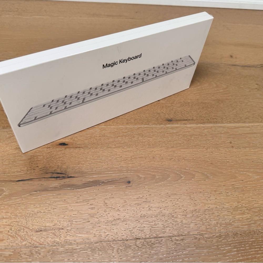 Apple Magic Keyboard 2 MLA22LL/A rechargeable lithium NWT